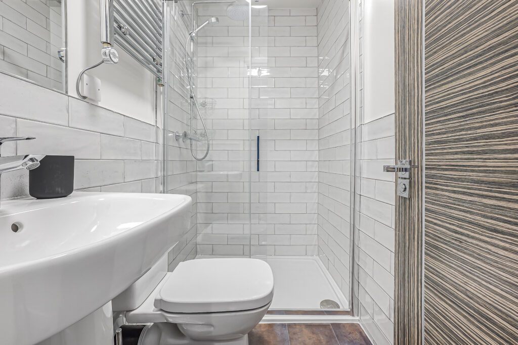 R12_ensuite