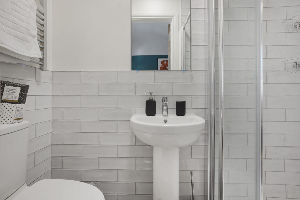 R14_ensuite